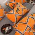 Bettbezug für Bettwäsche aus Samtstoff in Orange mit Zebradruck